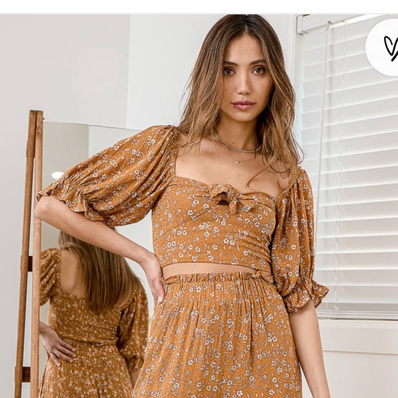 Lulus Golden yellow floral tie front crop top - Picture 2 of 7